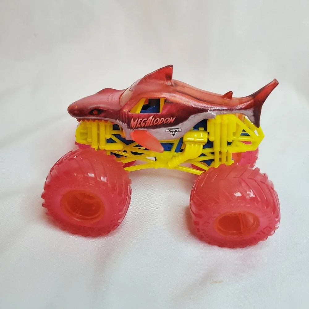 2024 Monster Jam Megalodon Street Treats Series 37 Monster Truck 1:64